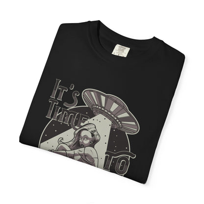 Retro Alien Graphic Unisex T-shirt - Cosmic Humor Tee, Space Lover Gift, Unisex Apparel, Sci-Fi Shirt, Casual Wear